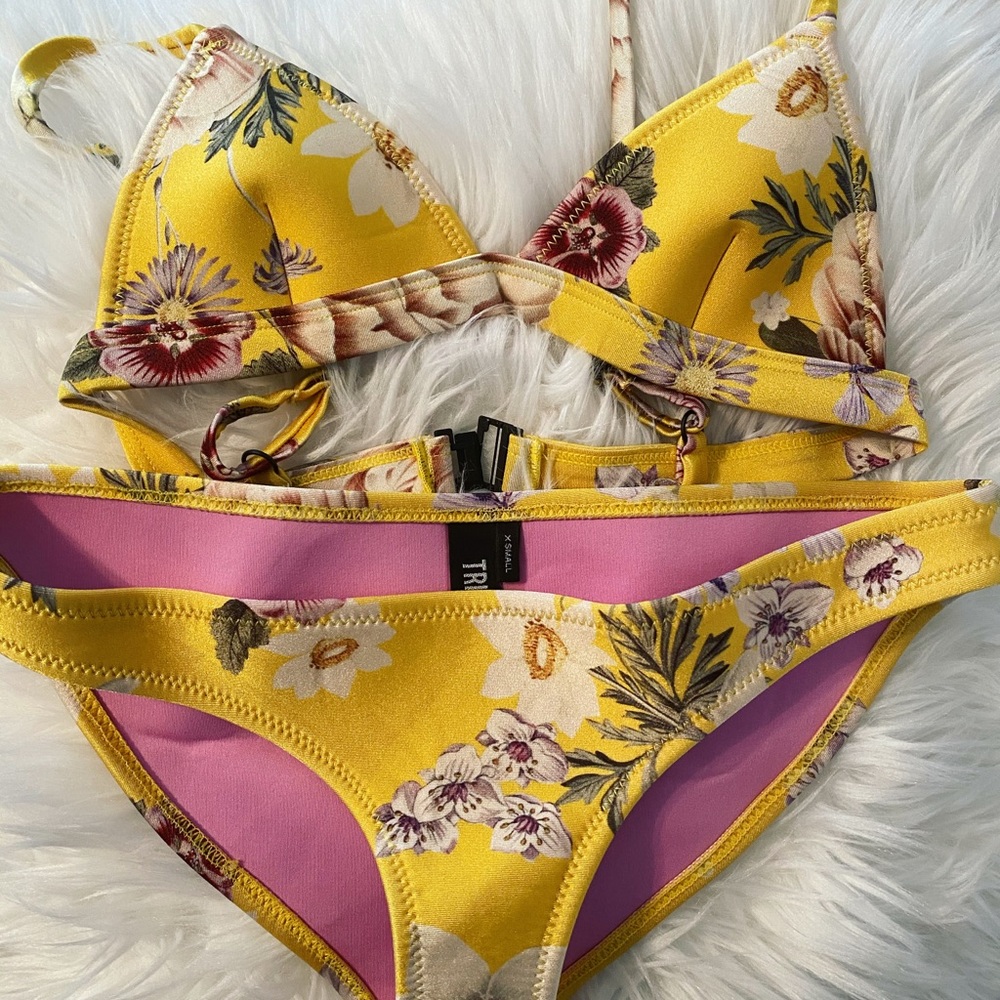 Triangl Bikini Set